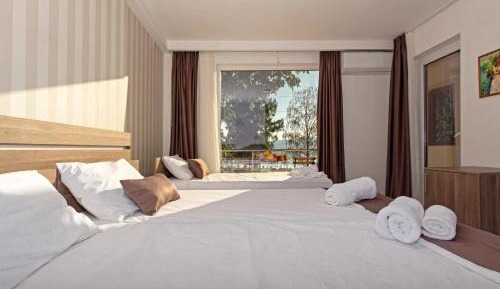 Triple Room with Lake View