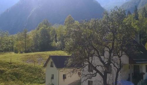 Apartment with Mountain View