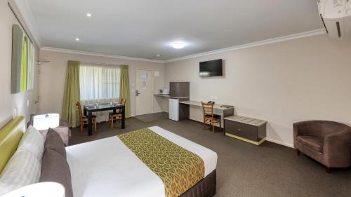 Standard Queen Room