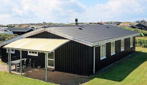 Three-Bedroom Holiday Home 