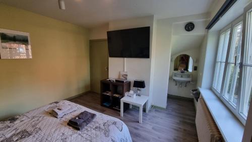 Standard Double Room with Shared Bathroom