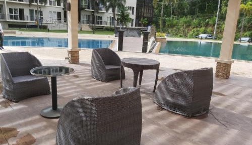 Apartment with Pool View 