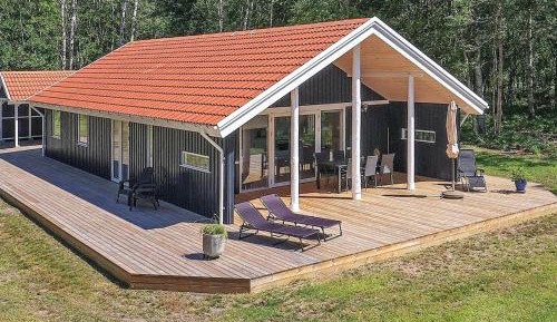 Three-Bedroom Vacation Home 