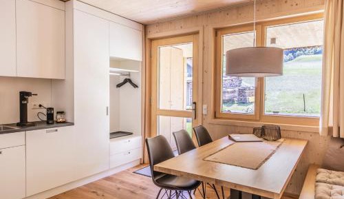 Apartment with Mountain View