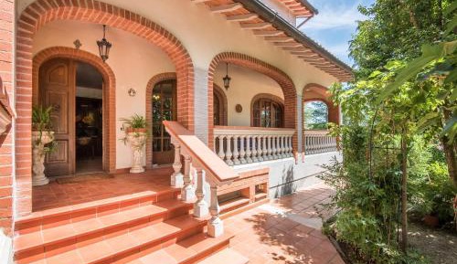 Villa with Garden View