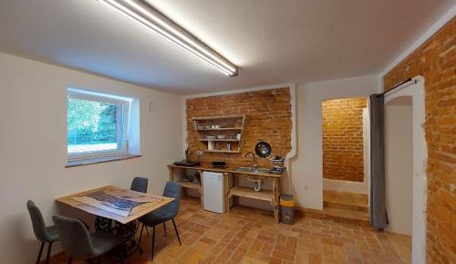 Apartment with Shower