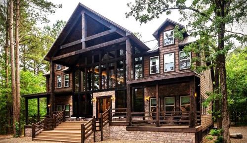 Seven-Bedroom Holiday Home