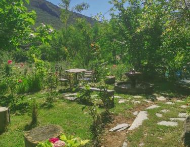 Apartment with Mountain View