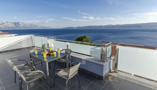 One-Bedroom Apartment with Terrace
