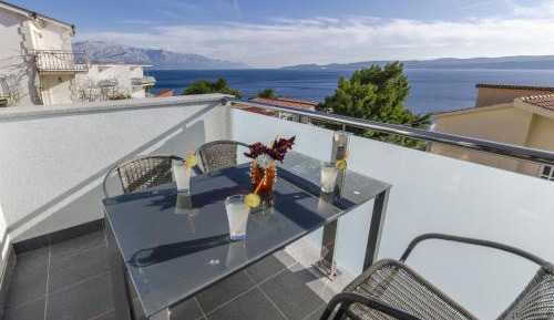 One-Bedroom Apartment with Balcony