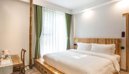 Standard Queen Room