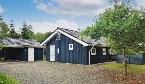 Three-Bedroom Holiday Home 