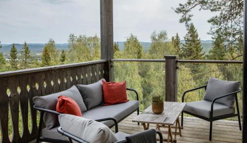 Apartment with Mountain View