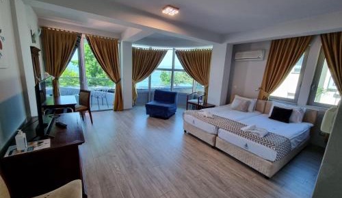 Superior Double Room with Lake View and Balcony