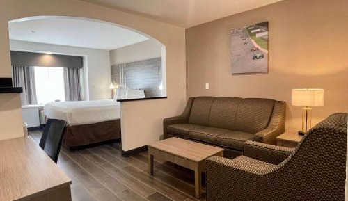 King Room with Roll-In Shower - Disability Access