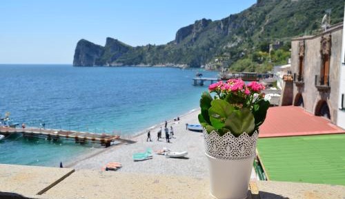 One-Bedroom Apartment with Sea View