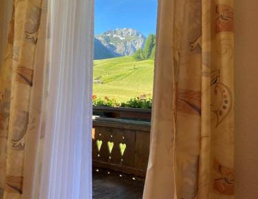 One-Bedroom Apartment with Balcony and Mountain View  