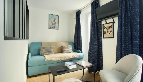 Deluxe One-Bedroom Apartment