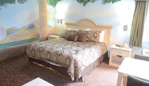 Deluxe Suite with Spa Bath - Smoking