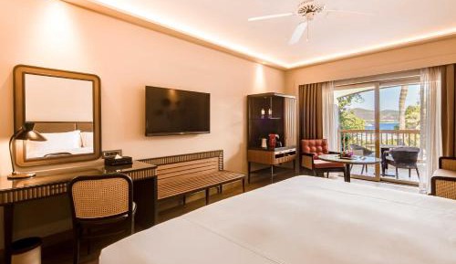 Suite with Pool View