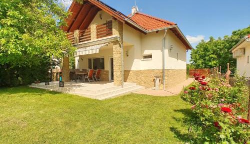 Apartment with Garden View