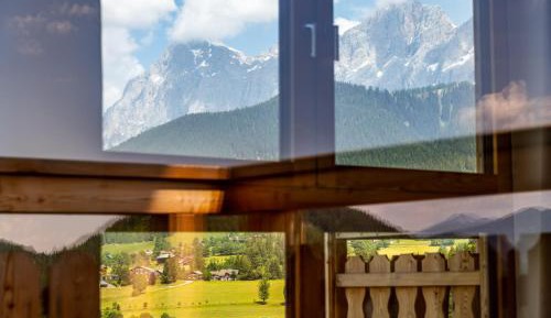 Deluxe Apartment 4 with mountain view and fireplace