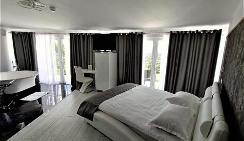 Deluxe Double Room with Bath
