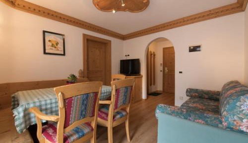 Two-Bedroom Apartment with Mountain View (4 Adults)