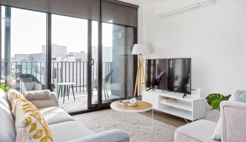 Two Bed Two Bath Apartment With Parking
