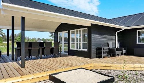 Three-Bedroom Holiday Home 