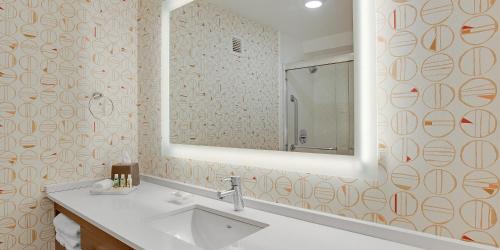 Standard King Room with Shower Bath
