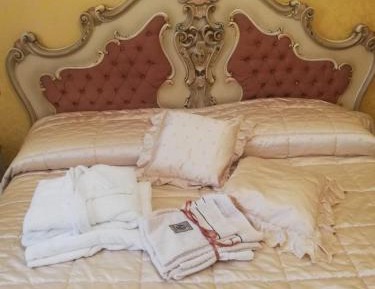 Single Room with Shared Bathroom