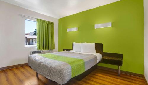 King Room - Non-Smoking