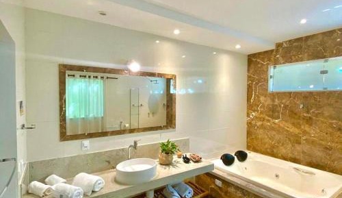 Deluxe Suite with Spa Bath