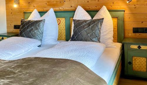 Apartment with Mountain View