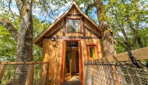 Wooden Treehouse with Spa Bath