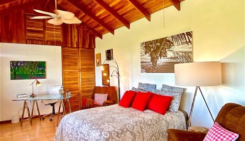 Apartment with Mountain View