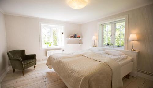 Standard Double Room with Shared Bathroom