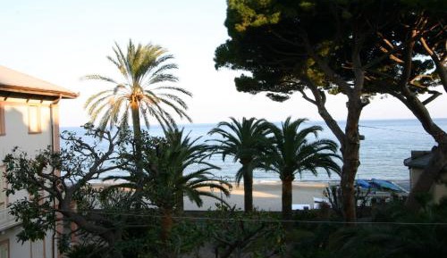 One-Bedroom Apartment with Sea View