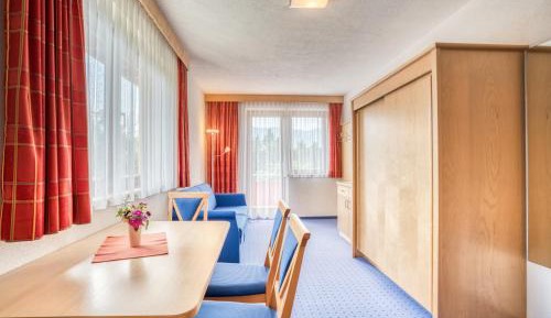 Two-Bedroom Apartment with Mountain View