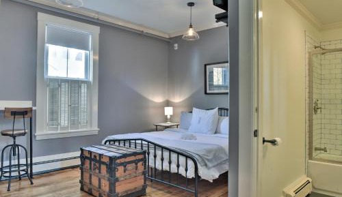 Deluxe King Room