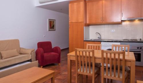 One-Bedroom Apartment (4 Adults)