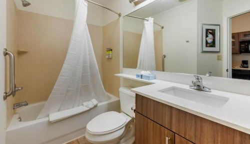 Queen Suite - Non-Smoking