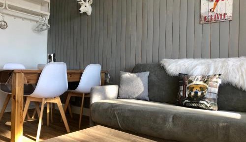 Apartment with Mountain View