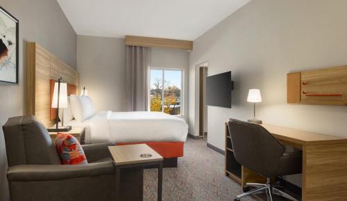 Studio King Suite - Communications Accessible