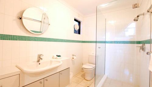 Three-Bedroom Two-Bathroom Villa 16