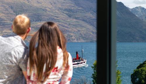 One-Bedroom King Suite with Lake View