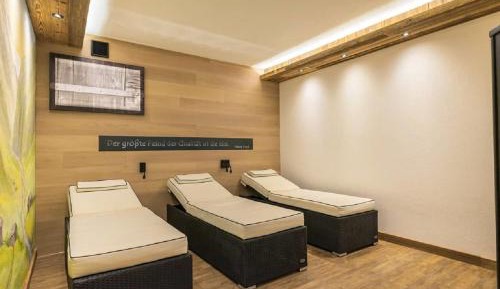 Three-Bedroom Apartment with Terrace or Balcony