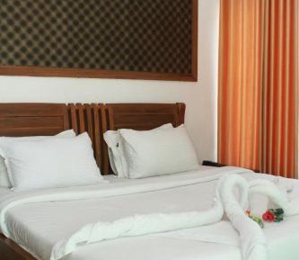 Suite with Lake View