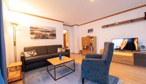 Apartment with Mountain View
